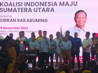 Calon Wakil Presiden, Gibran Rakabuming Raka saat memberikan sambutan politiknya di Gedung MICC, Sabtu malam (18/11/2023)