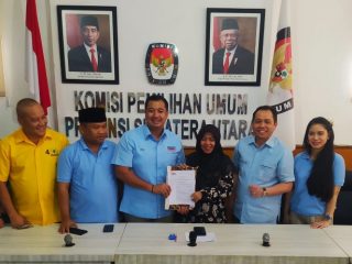 TKD Prabowo Subianto -Gibran Rakabuming Raka Provinsi Sumut menyerahkan berkas ke KPU Sumut, Sabtu (25/11/2023)