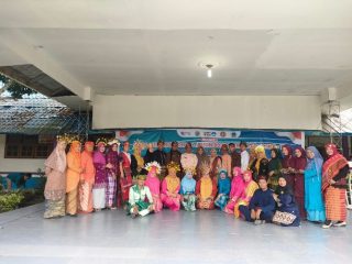 SMA Negeri 1 Tanjung Tiram melaksanakan peringatan Hari Guru Nasional 2023. Kegiatan bertema Bergerak Bersama Rayakan Merdeka Belajar ini, cukup meriah.