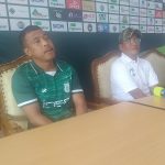 Pelatih PSMS Medan, Miftahudin bersama Pemain PSMS Medan, Guntur Triaji