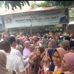 Gus Irawan Pasaribu membagikan bahan pokok gratis kepada warga di tujuh Desa Gunung Tua Mandailing Natal, Sumatera Utara