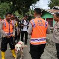 Personel Poldasu di sekitar lokasi kejadian tanah longsor di Humbahas