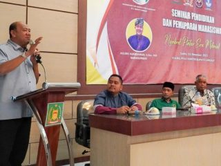 Plt Bupati Langkat, Syah Afandin saat memberikan paparan dalam seminar pendidikan