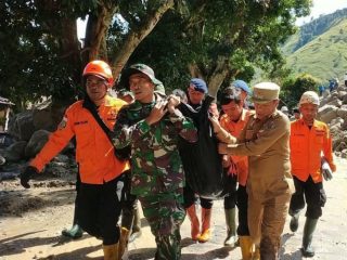 Kerja cepat Tim Polda Sumut dengan menambah jumlah personel untuk melakukan pencarian korban longsor dan banjir bandang di Desa Simangulampe, Kecamatan Bakti Raja, Kabupaten Humbahas membuahkan hasil.