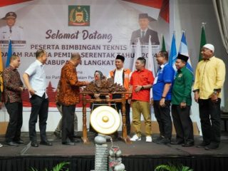 Plt Bupati Langkat, Syah Afandin menegaskan, persaingan politik sekarang ini bukan lagi antar partai, tapi internal partai. Hal ini merupakan masalah. Perlu kedewasaan dan keterimaan dalam menjalankannya