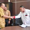 Plt Bupati Langkat, Syah Afandin saat menerima manajemen PT MHH Berkah Jaya