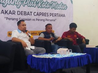 Cipayung Plus Kota Medan melakukan diskusi membahas debat pertama calon presiden dengan tema menakar debat calon presiden, adu gagasan atau perang personal di Amaliun Convention Center, Jumat (15/12/2023).