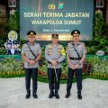 Kapolda Sumut, Irjend Polda Agung Setya Imam Effendi memimpin langsung pelaksanaan Sertijab Wakapolda Sumut dari pejabat lama Brigjen Pol, Jawari kepada pejabat baru Kombes Pol Rony Samtana di Aula Tribarata Polda Sumut, Kamis (21/12/2023).