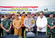 Personel Polda Sumut gelar apel pasukan Operasi Lilin Toba 2023 dalam rangka pengamanan Perayaan Natal dan Tahun Baru 2024 di Sumatera Utara.