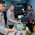 Tim Direktorat (Dit) Reskrimsus Polda Sumut melakukan penggrebekan ruko lokasi tambang bitcoin ilegal di Jalan Ringroad, Kecamatan Medan Sunggal.