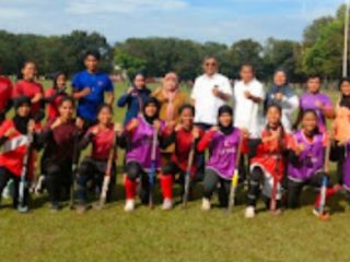 Tim Hoki Sumatera Utara menunjukkan kerja kerasnya selama persiapan menuju Pekan Olahraga Nasional (PON) XXI/2024. Kerja keras tersebut mereka tunjukkan selama latihan di komplek Universitas Negeri Medan (Unimed).