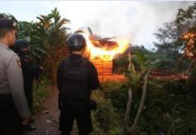 Polda Sumut menggerebek dan membakar tujuh gubuk judi dan narkoba di Kecamatan Sibolangit, Kabupaten Deli Serdang, Sumatera Utara (Sumut).