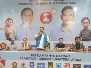 Ketua TKD Prabowo - Gibran Sumut, Ade Jona Prasetyo saat membuka turnamen mobile legend Piala Prabowo - Gibran, Jumat (5/1/2024)