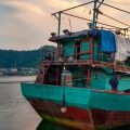 Pangkalan Pengawasan Sumber Daya Kelautan dan Perikanan (PSDKP) menangkap satu kapal nelayan karena diduga melanggar perizinan melaut. Kapal bersama 32 ABK diamankan di wilayah perairan Sibolga, Sumatera Utara.