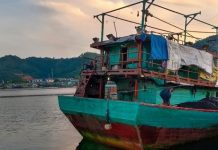 Pangkalan Pengawasan Sumber Daya Kelautan dan Perikanan (PSDKP) menangkap satu kapal nelayan karena diduga melanggar perizinan melaut. Kapal bersama 32 ABK diamankan di wilayah perairan Sibolga, Sumatera Utara.