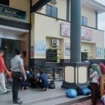 Kantor Imigrasi Dumai mengirimkan 17 pengungsi etnis Rohingya ke Rumah Detensi Imigrasi Kantor Wilayah Kemenkumham Provinsi Riau di Pekanbaru, Selasa (9/1/2024) kemarin.
