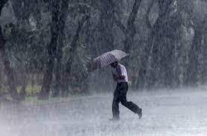 Belakangan ini Kota Medan dan sekitarnya sering diguyur hujan disertai angin kencang. Tubuh rentan terkena penyakit ketika sedang musim hujan.
