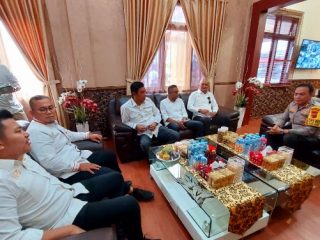 Kapolres Belawan saat menerima kunjungan Anggota Komisi 1 DPRD Medan di Ruang Kerjanya, kemarin