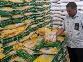 Perum Bulog Kanwil Sumatera Utara (Sumut) menyiapkan stok beras sekitar 33 ribu ton untuk bantuan pangan periode Januari-Maret 2024 di wilayahnya.