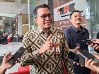 Komisi Pemberantasan Korupsi (KPK) mengungkapkan ada 10 orang yang terjaring dalam operasi tangkap tangan (OTT) terkait dugaan tindak pidana korupsi di lingkungan Pemerintah Kabupaten Labuhan Batu, Sumatera Utara.