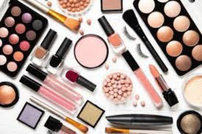 Kementerian Perdagangan atau Kemendag menilai sektor kosmetik bakal semakin tumbuh pada 2024.