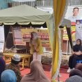 Calon Anggota DPRD Sumut Dapil Sumut 1 dari Partai Golkar Nomor Urut 8 Wita Wahyuni A.M.Keb foto bersama dengan Tokoh-tokoh masyarakat saat menggelar kampanye sosialisasi dan perkenalan diri, di depan posko pemenangannya di Jalan Tangguk Bongkar I, Kel. Tegal Sari Mandala II, Kec. Medan Denai, Kota Medan, Jumat (12/1/2024).