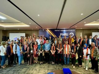 Bertempat di Hotel Grand Mercure Medan, Perhimpunan Hotel dan Restoran Indonesia (PHRI) BPD Sumut menggelar rapat kerja daerah ketiga bertema dengan ekosistem pariwisata terpadu mendorong percepatan pertumbuhan ekonomi Sumut sekaligus membahas outlook ekonomi 2024 selain agenda kerja utama.