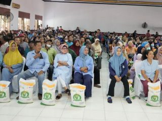 Sebanyak 81.570 keluarga penerima manfaat di Medan mendapat Bantuan Pangan Cadangan Beras Pemerintah (BPCBP). Penyaluran perdana bantuan ini diserahkan Wali Kota Medan Bobby Nasution secara simbolis di Gedung Badan Musyawarah Masyarakat Minang Kecamatan Medan TimurTimur, Rabu (24/1/2024).