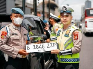 Korps Lalu Lintas (Korlantas) Polri menertibkan penggunaan pelat nomor khusus dan rahasia. Pelat nomor khusus yang sebelumnya menggunakan kode RF kini diganti menjadi ZZ.