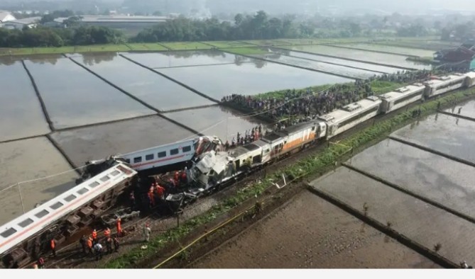 Pemerintah Jawa Barat menyiagakan enam rumah sakit terdekat usai terjadinya tabrakan kereta di jalur petak stasiun Cicalengka-Haurpugur antara KA Turangga relasi Surabaya Gubeng – Bandung dan Commuter Line Bandung Raya pada pukul 06.30 WIB.