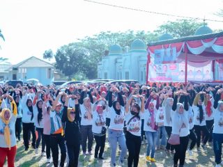 Ribuan masyarakat meriahkan senam gemoy, pengobatan gratis dan khitan massal yang digelar TKD Prabowo – Gibran Sumut di Serdang Bedagai.