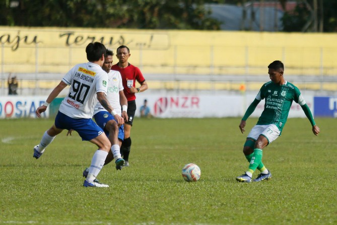Kekalahan kembali menerpa PSMS Medan di laga penutup babak 12 besar Liga 2 Grup X saat menghadapi PSIM Yogyakarta di Stadion Baharoeddin Siregar, Sabtu (3/2/2024).