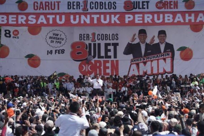Jutaan manusia penuhi Jakarta Internasional Stadium guna menghadiri kumpul akbar pasangan calon presiden - wakil presiden nomor urut 01, Anies Baswedan - Muhaimin Iskandar, Sabtu (10/2/2024).
