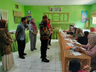 Pj Bupati Langkat, Faisal Hasrimy menginstruksikan kepada kepala Puskesmas Sambirejo dan Kepala Desa Tanjung Jati untuk tidak mengeluarkan surat C4 jika belum mempunyai surat bebas PMS.