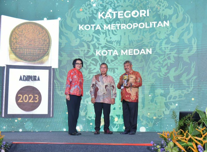 Kota Medan akhirnya berhasil kembali meraih Piala Adipura setelah 12 tahun. Bahkan, Medan sempat meraih predikat kota terjorok dari Kementrian Lingkungan Hidup dan Kehutanan Indonesia pada 2019 lalu.