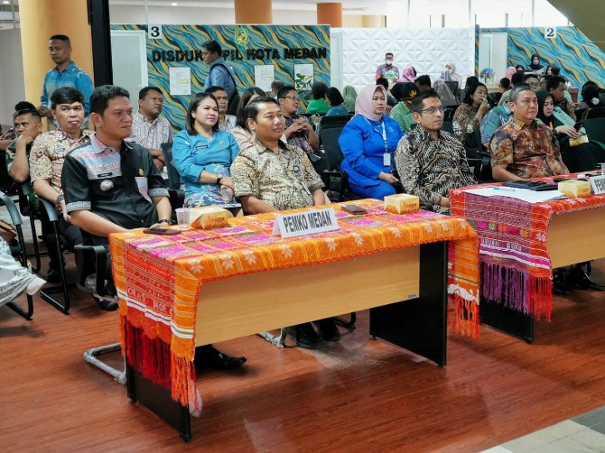 Pejabat Pemko Medan saat mengikuti peresmian MPP Kota Medan secara daring