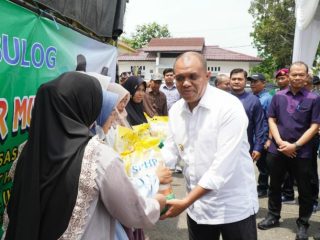 Pj Bupati Langkat, M Faisal Hasrimy mengantisipasi kenaikan harga menjelang hari besar keagamaan dengan Gerakan Pasar Murah di seluruh kecamatan Se Kabupaten Langkat.