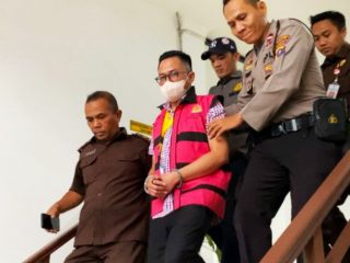 Tim Penyidik Tindak Pidana Khusus (Pidsus) Kejaksaan Negeri (Kejari) Medan menetapkan Mantan Bendahara Pengeluaran Badan Layanan Layanan Umum RSUP Adam Malik berinisial AD sebagai tersangka kasus dugaan korupsi senilai Rp8.059.455.203 di Rumah Sakit Umum Pusat (RSUP) Adam Malik Medan.