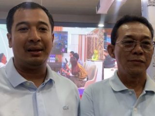Gus Irawan Pasaribu dan Ade Jona Prasetyo (kiri). Ade Jona resmi menggantikan Gus Irawan sebagai Ketua DPD Partai Gerindra Sumut, dalam Rapimnas, di Jawa Barat, Jumat (30/8/2024) malam.