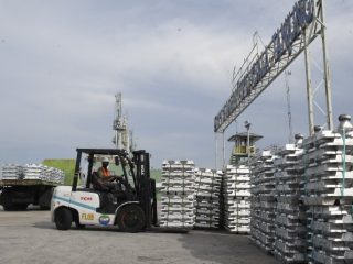 PT Indonesia Asahan Aluminium atau Inalum melakukan ekspor Aluminium Ingot Seri G-1 sebanyak 7.000 MT ke China. Ekspor ini merupakan pertama kali dilakukan korporasi pada 2024 ini.