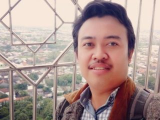 Konsumerisme Lebaran: Sewa iPhone dan Konsumsi Simbol