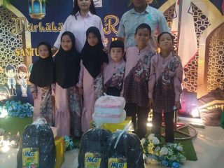 Manajemen RSU Mitra Sejati yang terletak di Jalan AH Nasution, Medan memberikan santunan kepada 205 orang anak yatim piatu, kaum dhuafa dan juga hafidz Qur'an di Aula Rumah Sakit Mitra Sejati, Sabtu (30/3/2024).