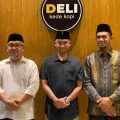 Ketua PD Al Washliyah Medan, H. Abdul Hafiz Harahap bersama Ketua MUI Kota Medan Dr H Hasan Matsum menghadiri undangan berbuka puasa Sultan Deli, Mahmud Aria Lamantjiji Perkasa Alam Shah, di Deli Kopi, Senin (1/4/2024).