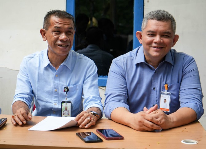 Kepala Dinas Perhubungan Kota Medan, Iswar Lubis didampingi Pimpinan CSR Bank Sumut, Abdul Hamid