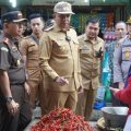 Pj Bupati Langkat, M Faisal Hasrimy melakukan sidak ke sejumlah lokasi seperti, beberapa pasar, tradisional, Gudang Bulog dan juga SPBU di Jalan Perdamaian, Stabat, Selasa (2/4/2024).