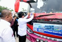 Penjabat (Pj) Gubernur Sumatera Utara (Sumut) Hassanudin melepas keberangkatan 66 bus program mudik gratis 2024. Bus tersebut mengangkut lebih dari 2.500 pemudik dengan berbagai tujuan di Sumut. 