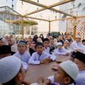 Relawan Gerakan Istiqomah Sedekah (GIS) kembali melaksanakan kegiatan buka puasa bersama menjelang akhir Ramadan. Setelah melakukan buka puasa bersama anak yatim piatu dan janda dhuafa, kini dengan para penghafal Al Qur'an di salah satu restoran cepat saji yang ada di Medan, Minggu (7/4/2024).