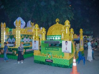 Diiringi lantunan kalimah takbir, Walikota Medan, Bobby Nasution bersama Pj Gubernur Sumut, Hasanuddin melepas pawai kendaraan hias yang digelar guna menyambut datangnya 1 Syawal 1445 H sebagai malam penuh kemenangan setelah sebulan penuh berpuasa di seputaran Lapangan Merdeka Medan, Selasa (9/4/2024).