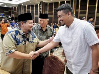 Walikota Medan, Bobby Nasution mengungkapkan, para kader partai politik (parpol) dapat menjadi contoh dalam menjalani kehidupan bermasyarakat.