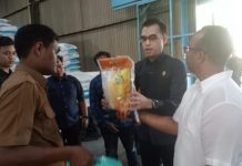 Anggota Komisi 3 DPRD Medan melakukan sidak ke Gudang Bulog yang berada di Jalan Jemadi, Kecamatan Medan Timur, kemarin.